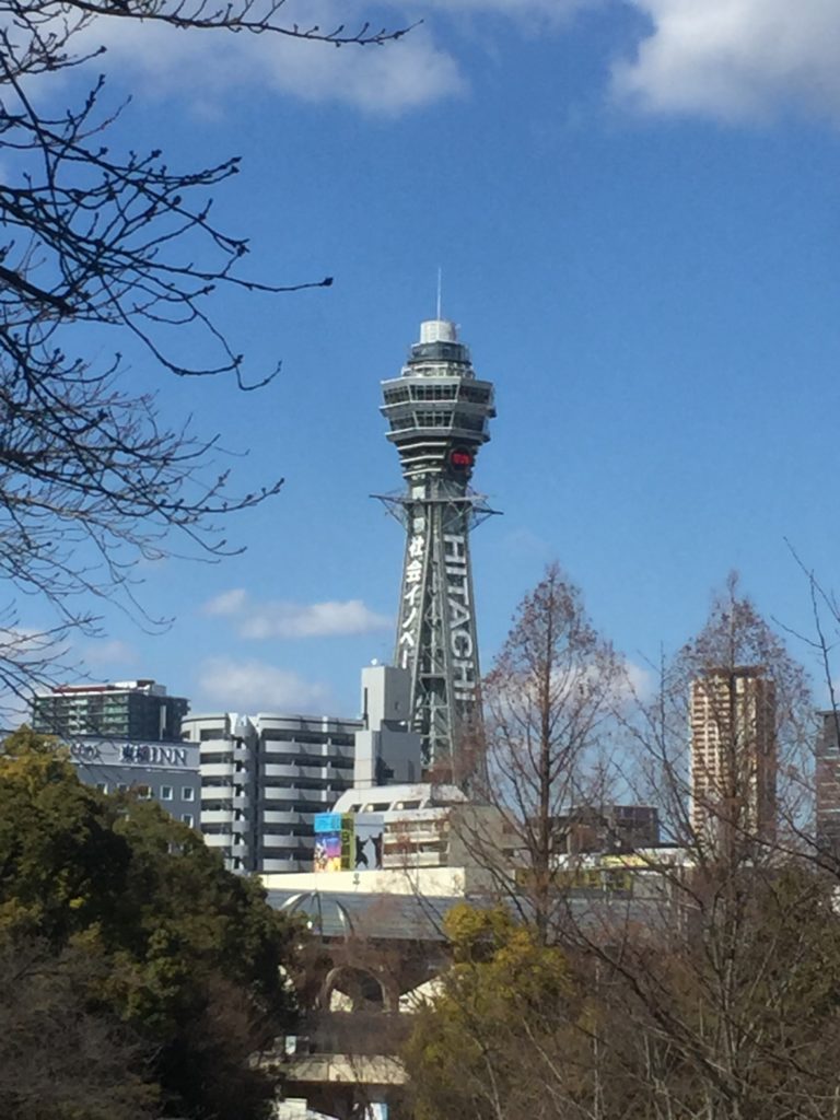 僕が行った日はきれいにあべのハルカスと通天閣が見えました。