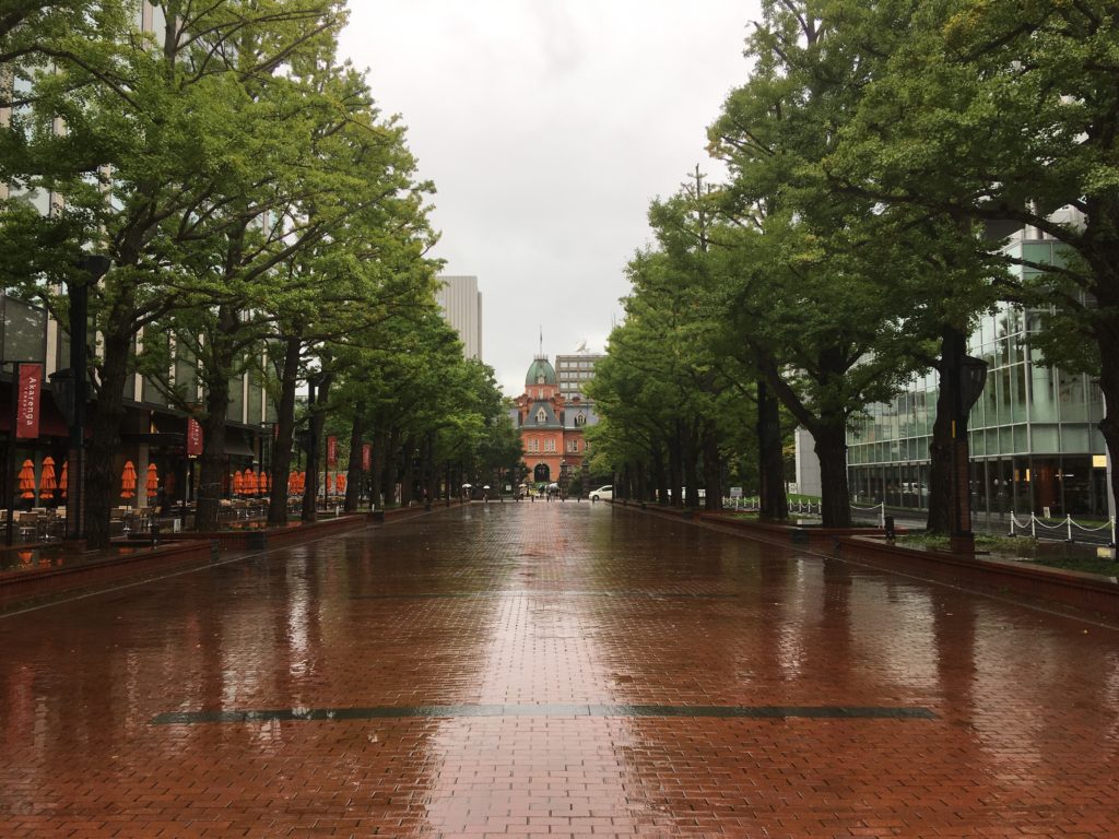 ほとんど人のいない赤レンガテラスから。雨の日なのでほとんど観光客もいなく貴重な写真が取れました。