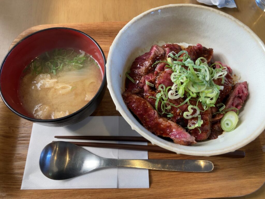 一番人気のハラミ丼